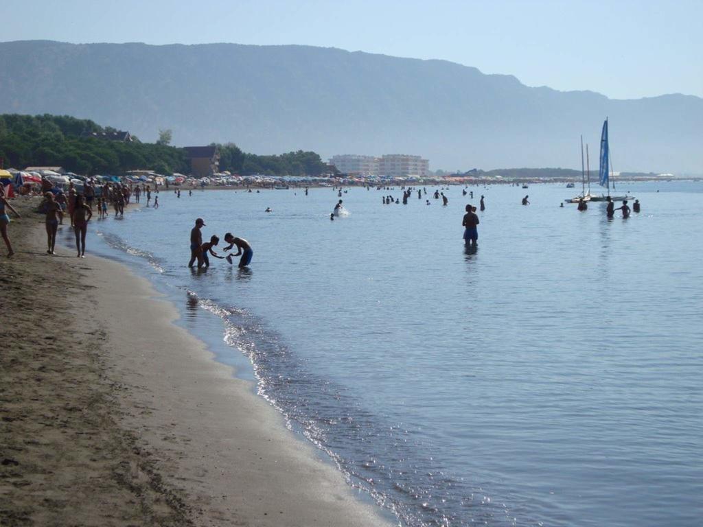 Aparthotel Vila Tufi Velipojë Quarto foto