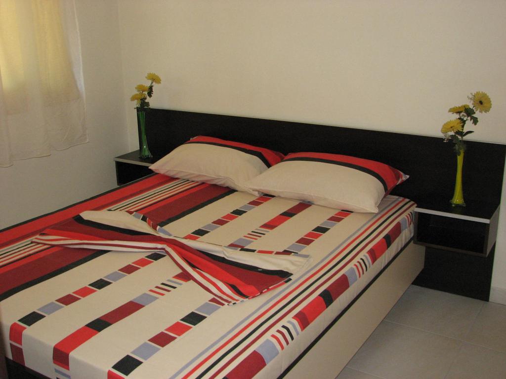 Aparthotel Vila Tufi Velipojë Quarto foto