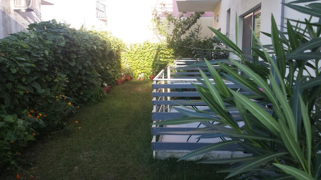 Aparthotel Vila Tufi Velipojë Quarto foto