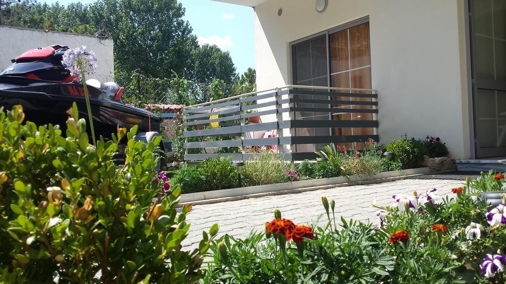 Aparthotel Vila Tufi Velipojë Quarto foto